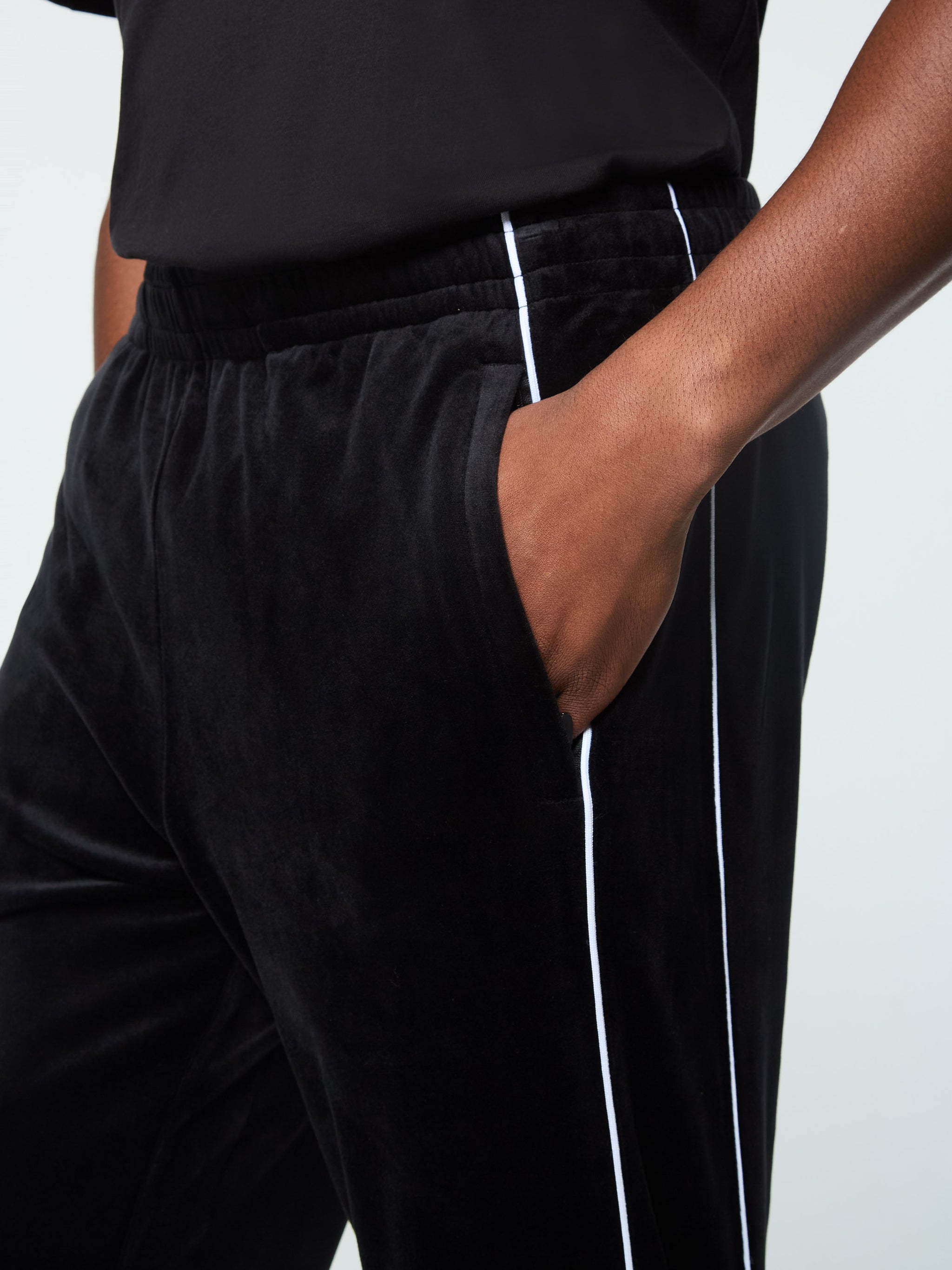Lioni Velour Track Pant- Black Beauty – Sergio Tacchini Europe