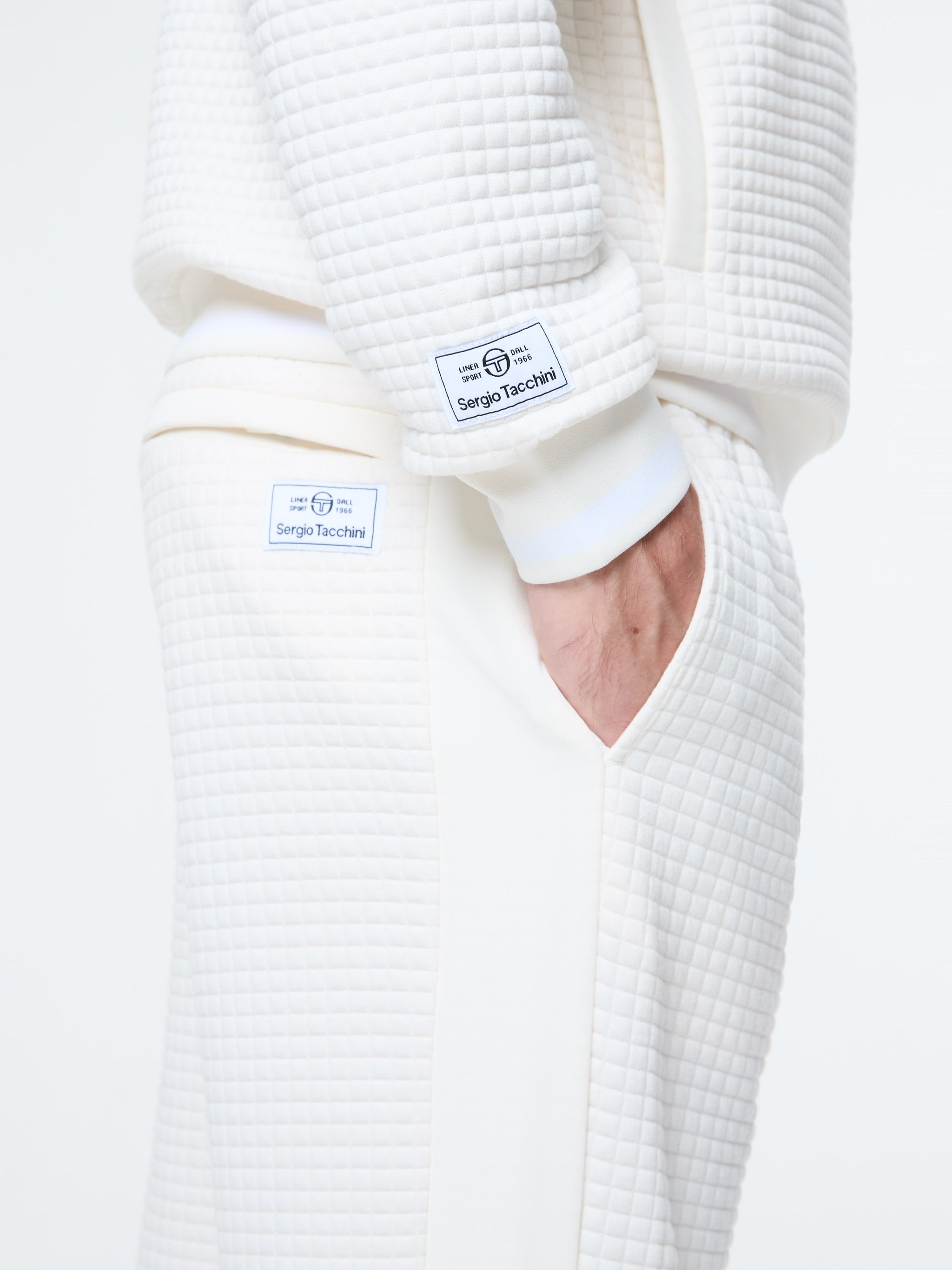 トップス LEWIN / WHITE gadidanoniem 新品【即日発送】GADID ANONIEM LEWIN WHITE タンクトップ 【公式通販】
